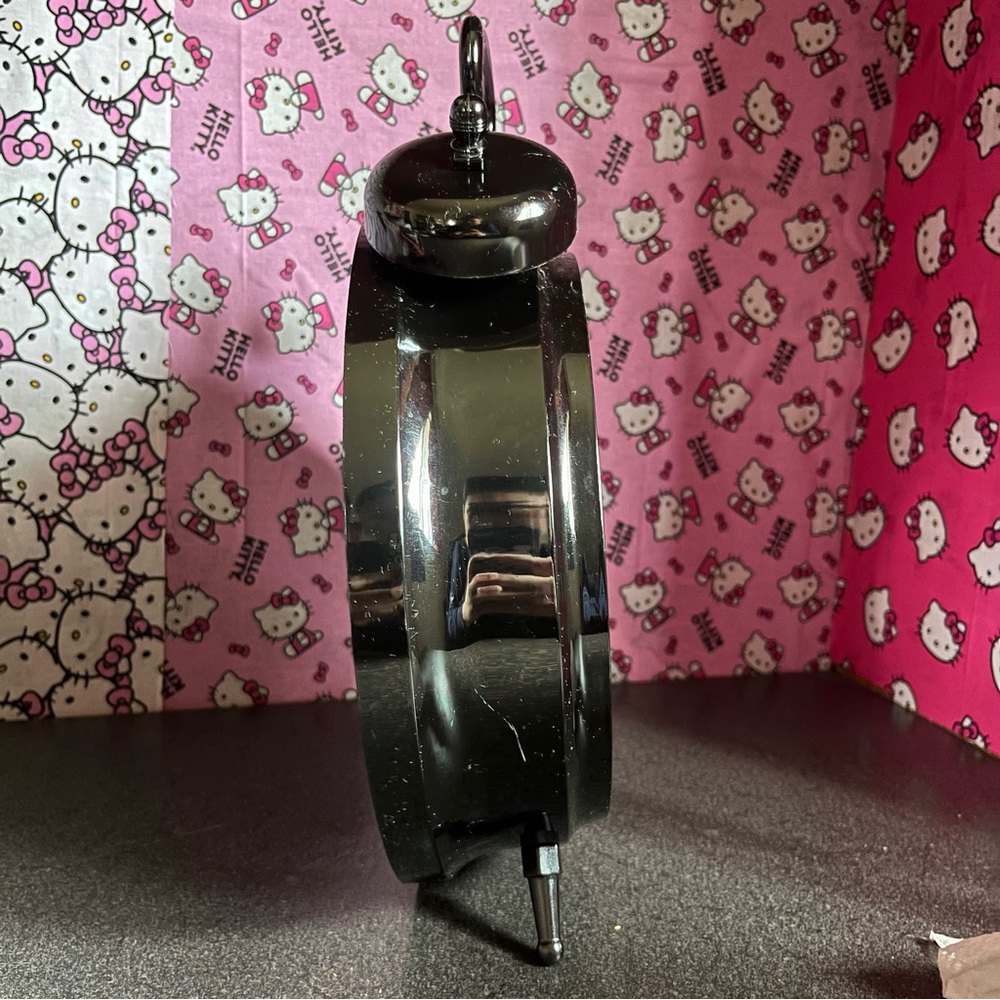 Hello Kitty Clock - Picture 8 of 9